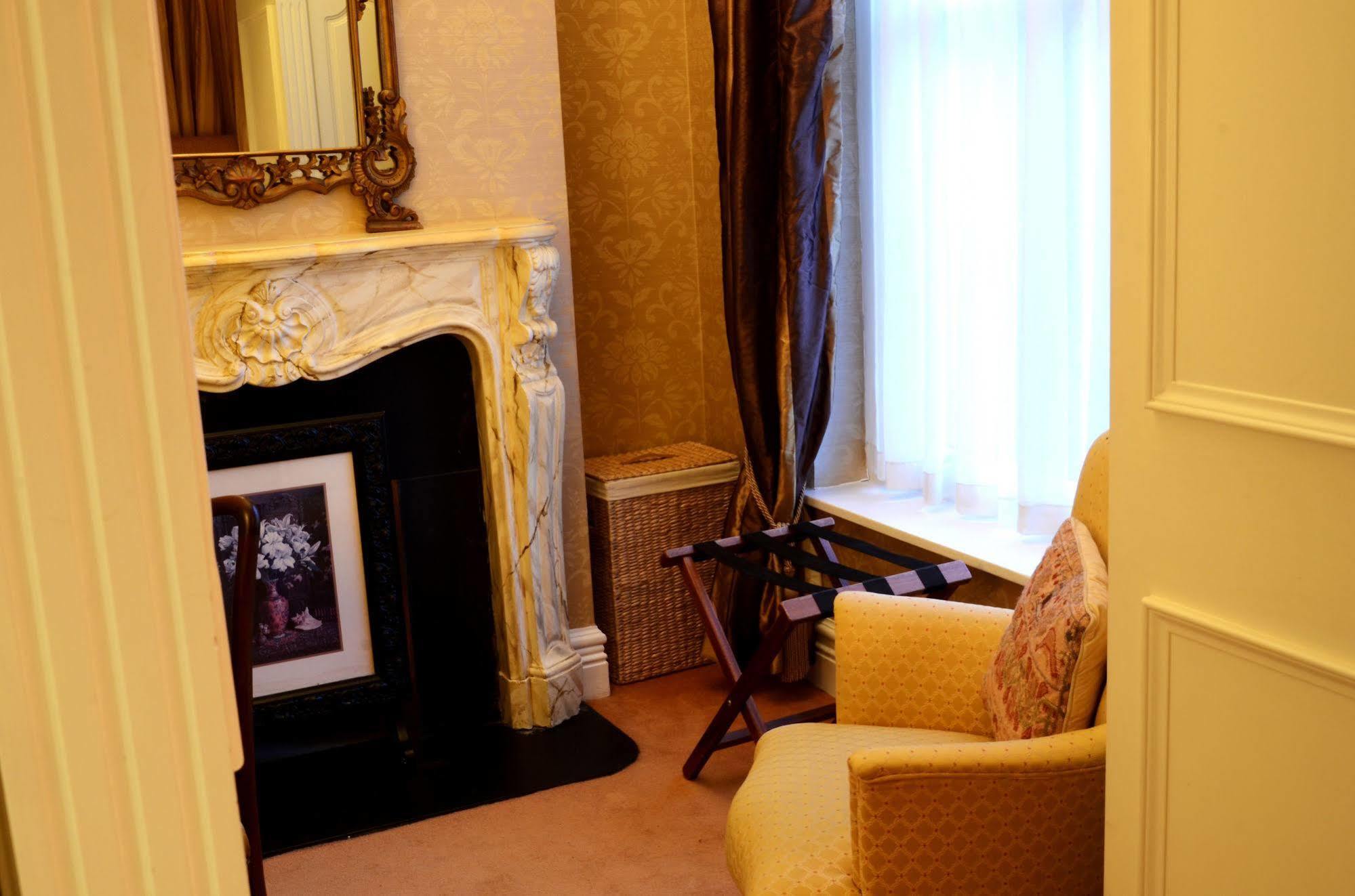 Butlers Townhouse Hotel Dublin Exterior photo